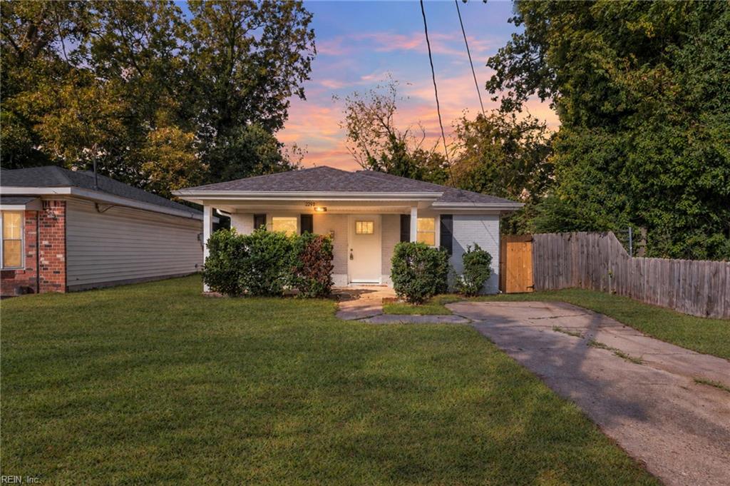 Photo of 2931 Peronne Avenue, Norfolk, VA 23509 (MLS # 10658404)