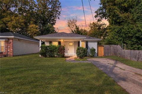 Photo of 2931 Peronne Avenue, Norfolk, VA 23509 (MLS # 10658404)