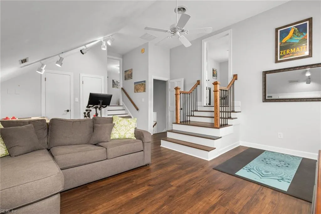 Virginia Beach, Virginia 23454, United States, 5 Bedrooms Bedrooms, ,4 BathroomsBathrooms,Residential,Active,145277