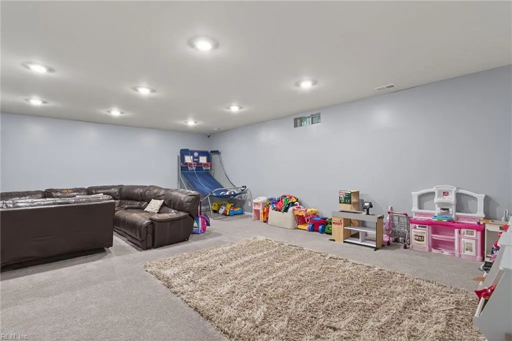 Smithfield, Virginia 23430, United States, 6 Bedrooms Bedrooms, ,4 BathroomsBathrooms,Residential,Active,174645