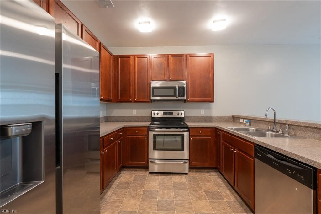 Photo of 4332 Hillingdon Bend #104, Chesapeake, VA 23321 (MLS # 10627211)