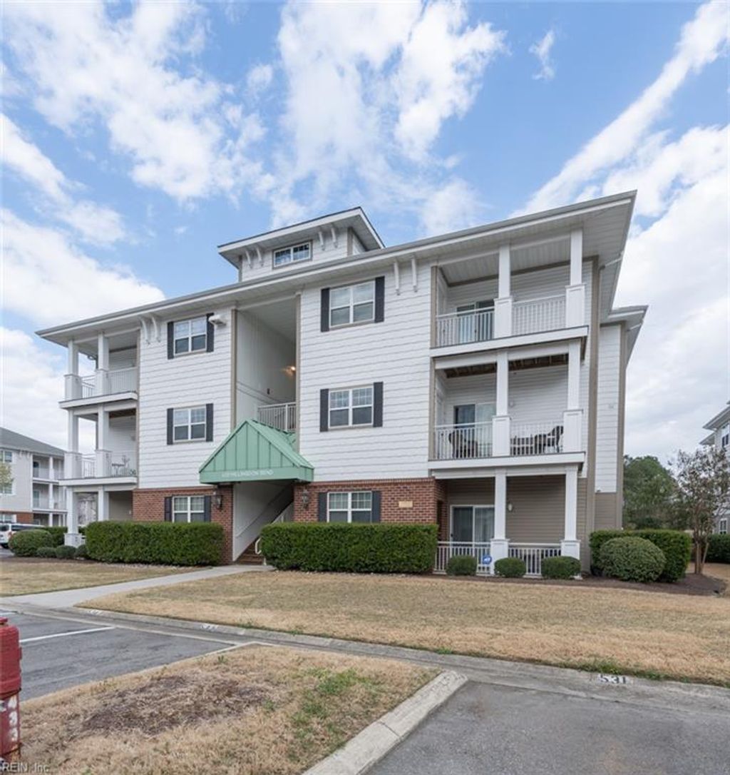 Photo of 4332 Hillingdon Bend #104, Chesapeake, VA 23321 (MLS # 10627211)