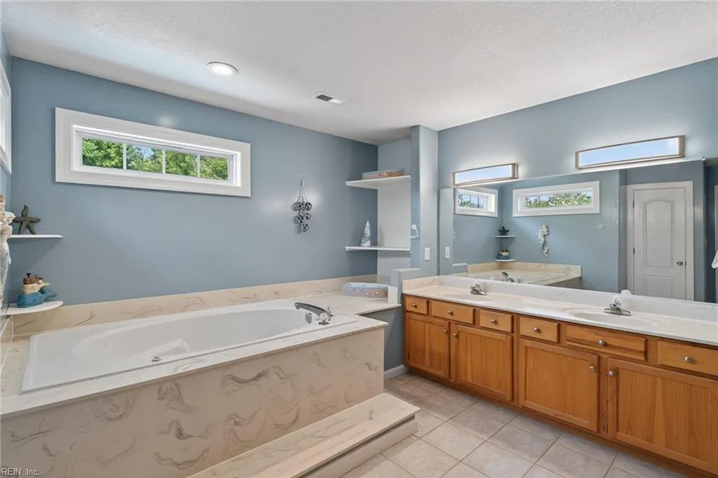 Virginia Beach, Virginia 23456, United States, 6 Bedrooms Bedrooms, ,4 BathroomsBathrooms,Residential,Active,196340