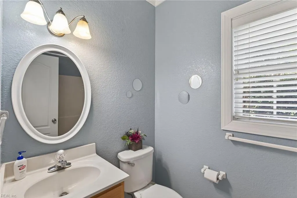 Virginia Beach, Virginia 23456, United States, 6 Bedrooms Bedrooms, ,4 BathroomsBathrooms,Residential,Active,196340