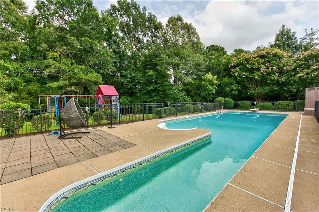 Virginia Beach, Virginia 23456, United States, 6 Bedrooms Bedrooms, ,4 BathroomsBathrooms,Residential,Active,196340