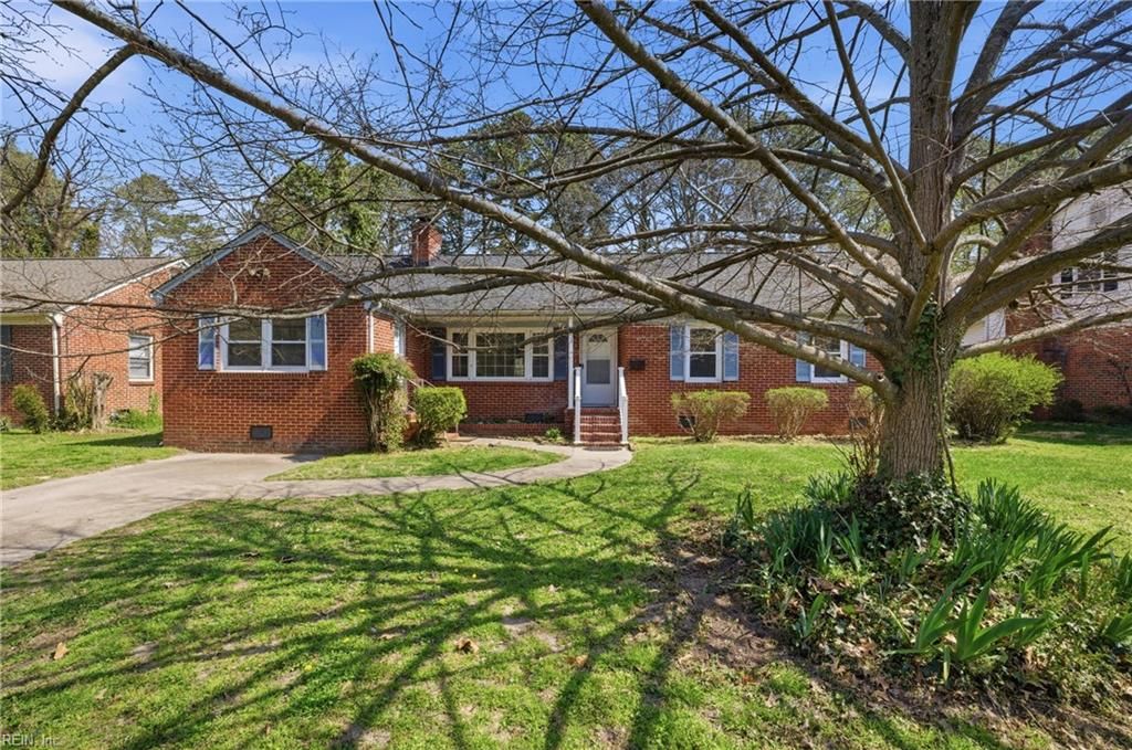 Photo of 13 Paddock Drive, Newport News, VA 23606 (MLS # 10627074)