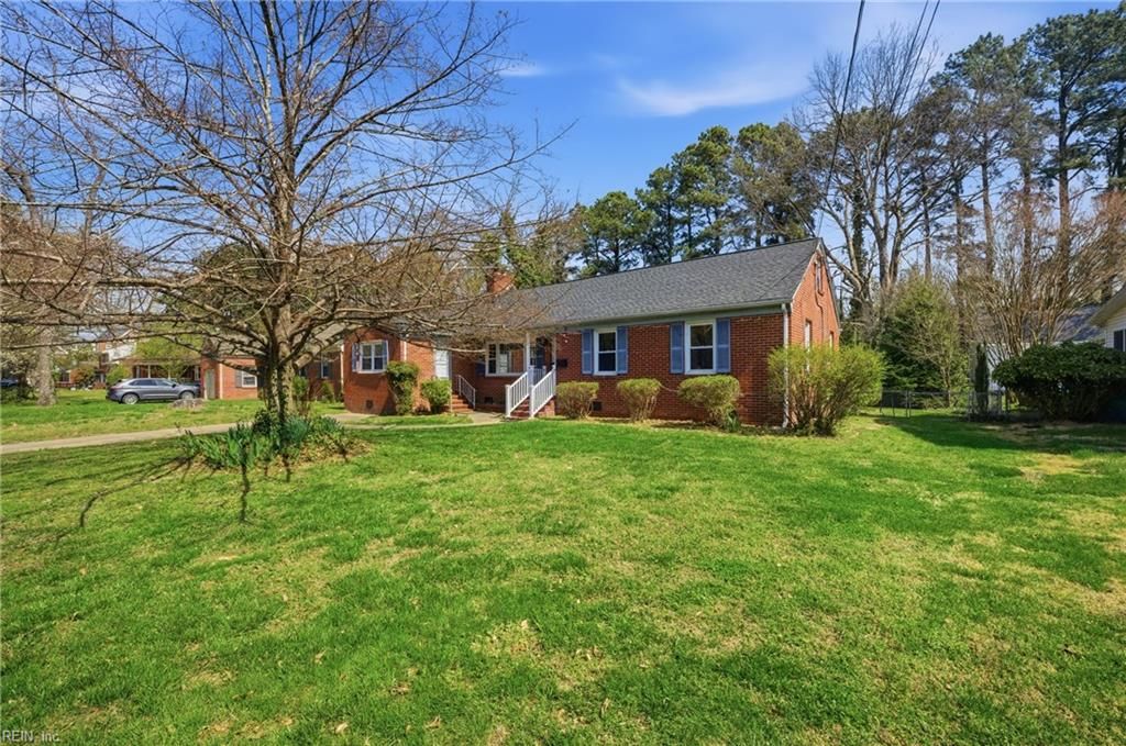 Photo of 13 Paddock Drive, Newport News, VA 23606 (MLS # 10627074)