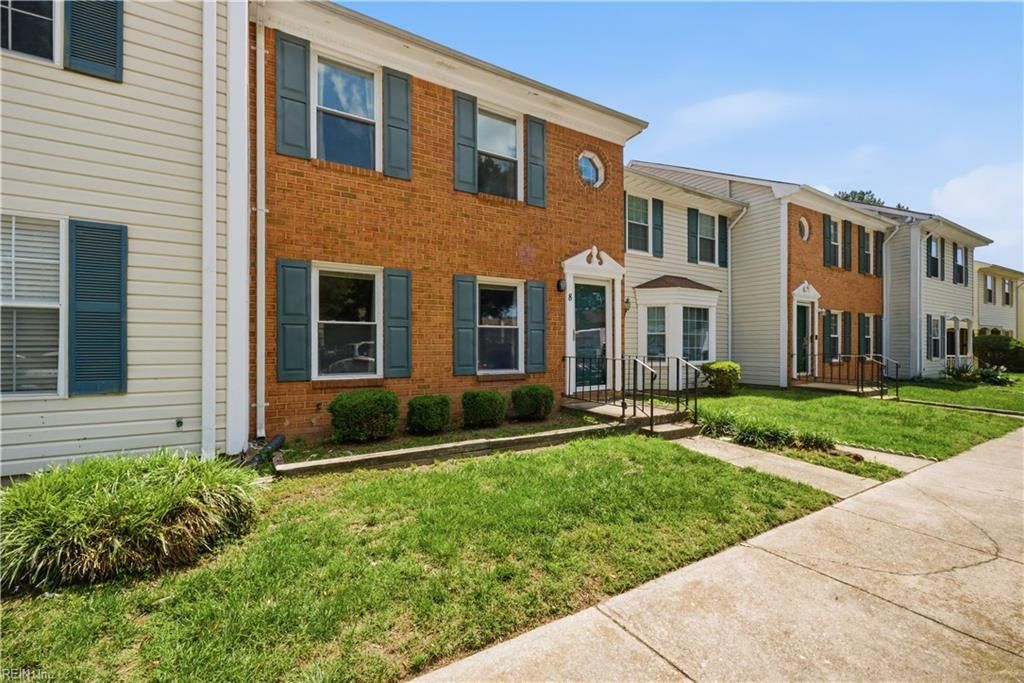 Photo of 8 N Gawain Way, Hampton, VA 23669 (MLS # 10637586)