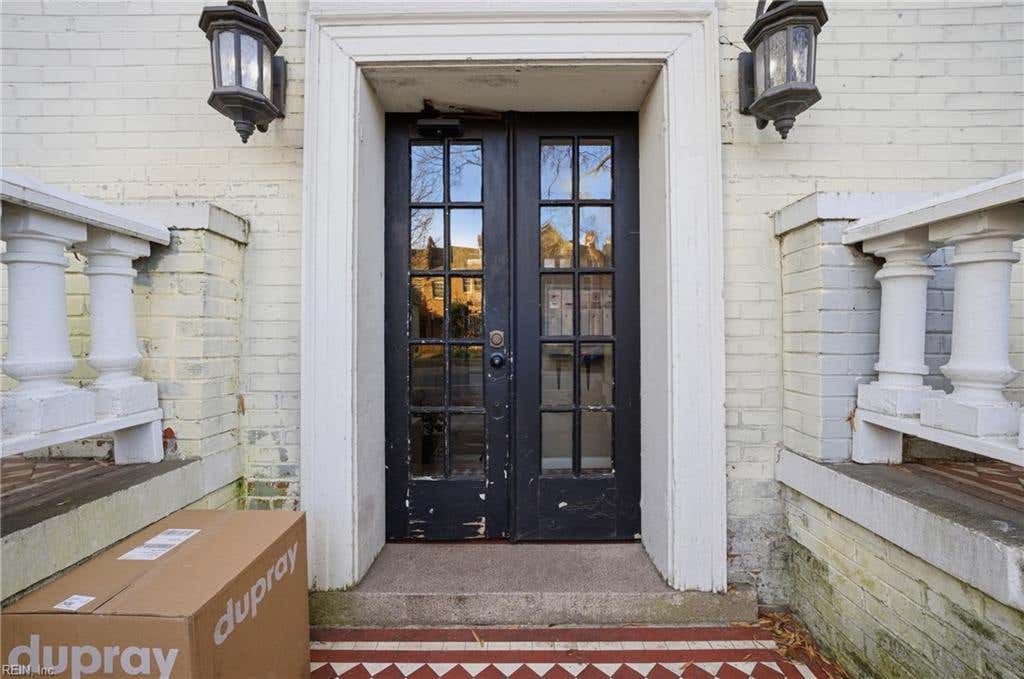 Photo of 1015 Colonial Avenue #4, Norfolk, VA 23507 (MLS # 10643207)