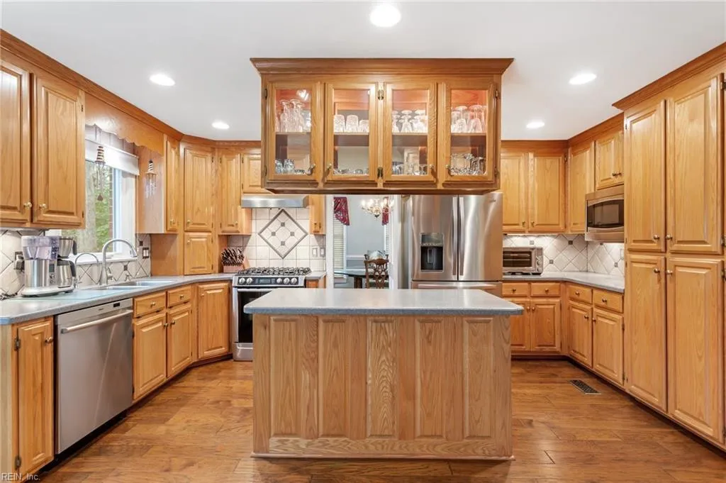 Smithfield, Virginia 23430, United States, 5 Bedrooms Bedrooms, ,4 BathroomsBathrooms,Residential,Active,89033