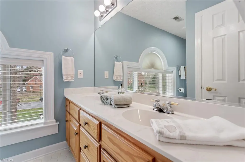 Smithfield, Virginia 23430, United States, 5 Bedrooms Bedrooms, ,4 BathroomsBathrooms,Residential,Active,89033