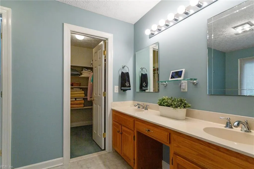 Smithfield, Virginia 23430, United States, 5 Bedrooms Bedrooms, ,4 BathroomsBathrooms,Residential,Active,89033