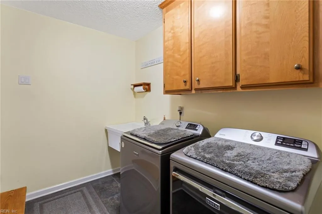 Smithfield, Virginia 23430, United States, 5 Bedrooms Bedrooms, ,4 BathroomsBathrooms,Residential,Active,89033