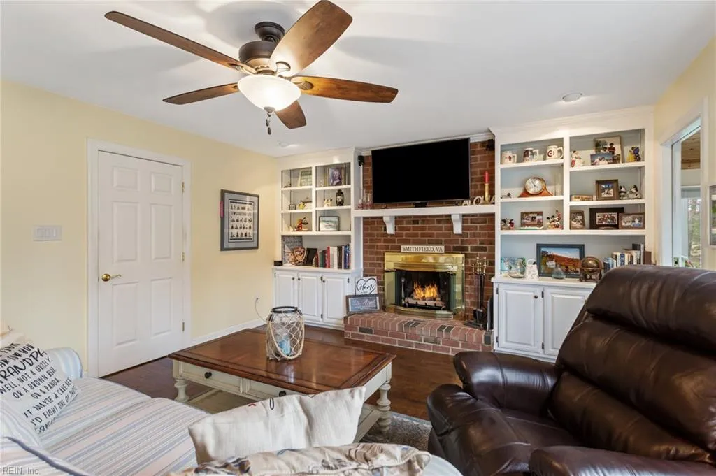 Smithfield, Virginia 23430, United States, 5 Bedrooms Bedrooms, ,4 BathroomsBathrooms,Residential,Active,89033