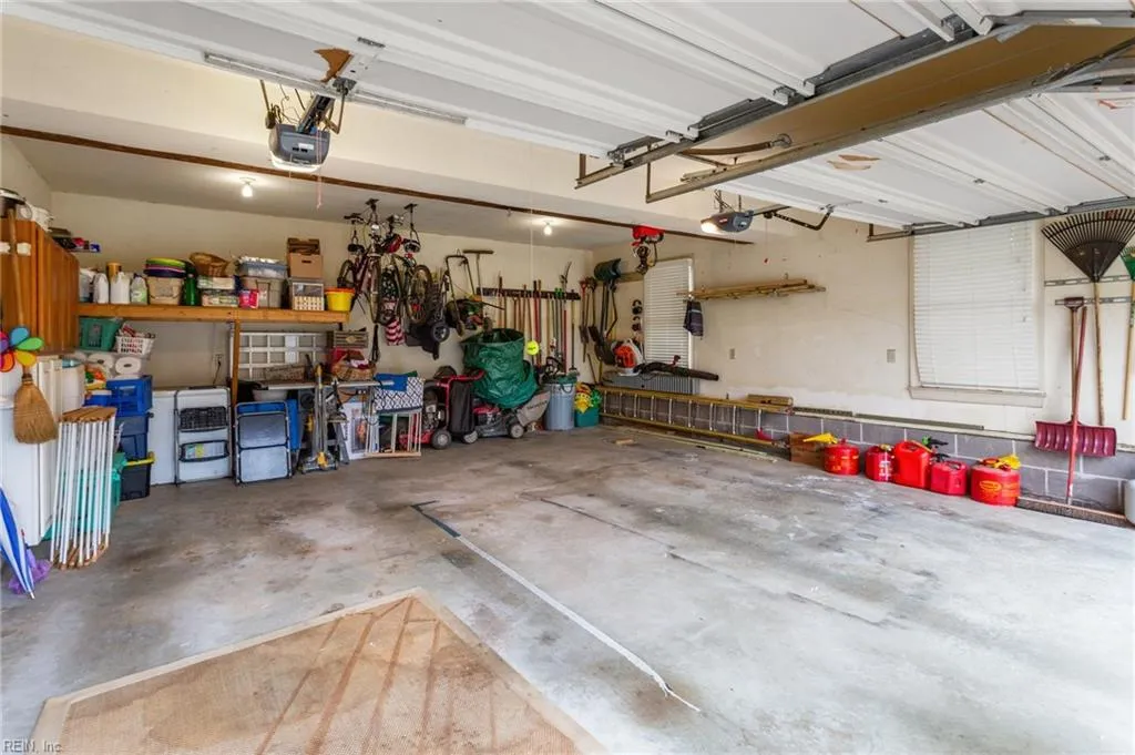 Smithfield, Virginia 23430, United States, 5 Bedrooms Bedrooms, ,4 BathroomsBathrooms,Residential,Active,89033