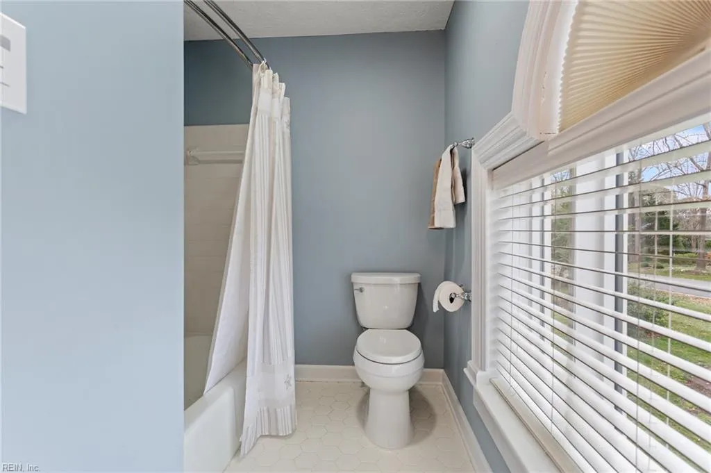 Smithfield, Virginia 23430, United States, 5 Bedrooms Bedrooms, ,4 BathroomsBathrooms,Residential,Active,89033