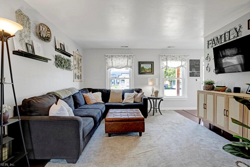 1104 Hubbell DR