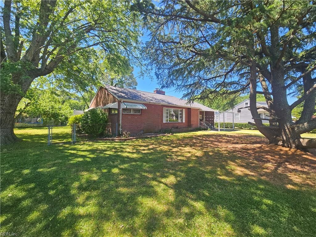Photo of 146 Cambridge Place, Hampton, VA 23669 (MLS # 10633978)