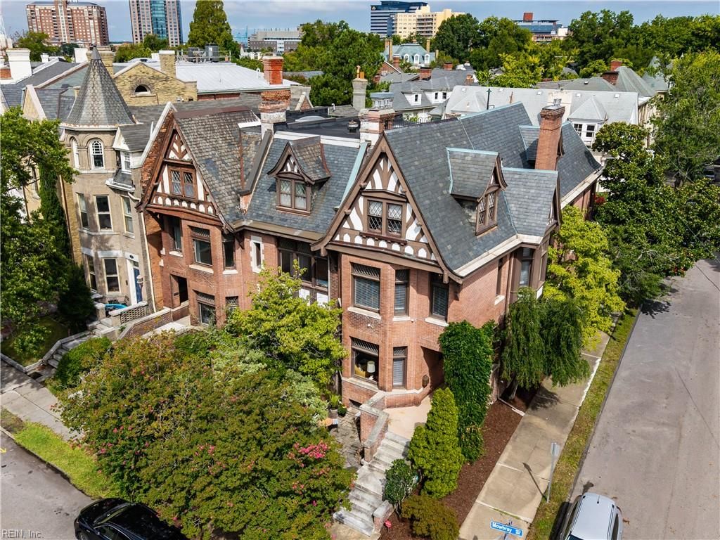 Photo of 406 Mowbray Arch, Norfolk, VA 23507 (MLS # 10627088)