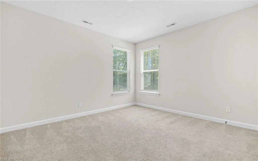 Suffolk, Virginia 23434, United States, 6 Bedrooms Bedrooms, ,4 BathroomsBathrooms,Residential,Active,187513