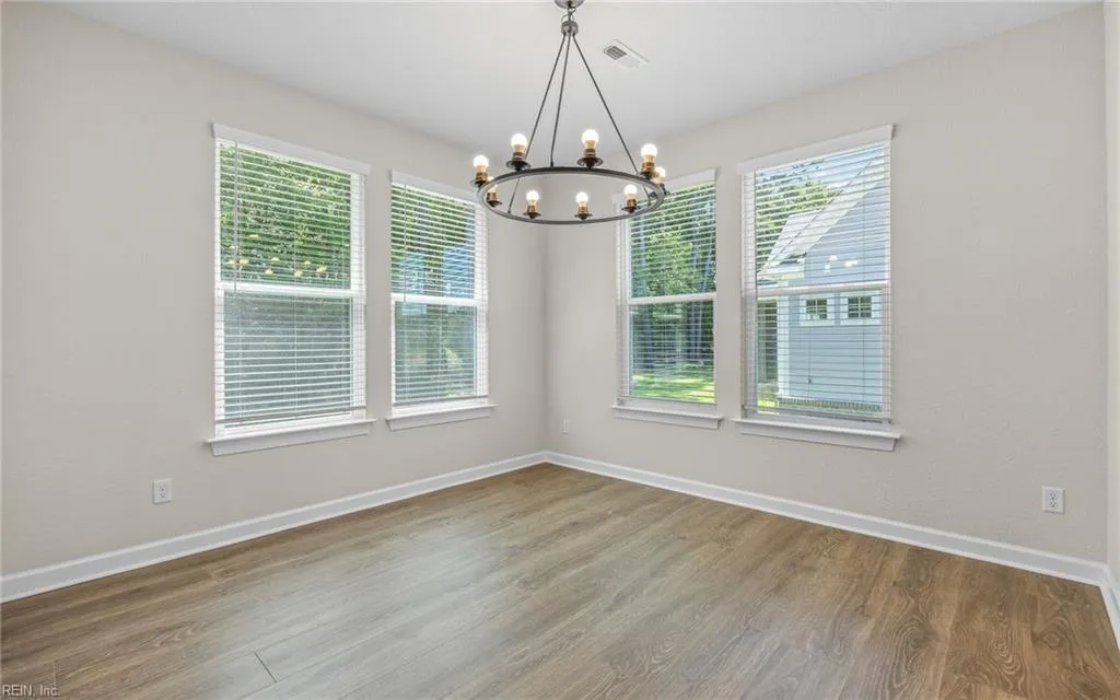 Suffolk, Virginia 23434, United States, 6 Bedrooms Bedrooms, ,4 BathroomsBathrooms,Residential,Active,187513