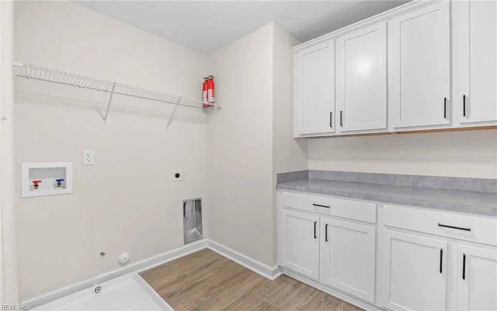 Suffolk, Virginia 23434, United States, 6 Bedrooms Bedrooms, ,4 BathroomsBathrooms,Residential,Active,187513