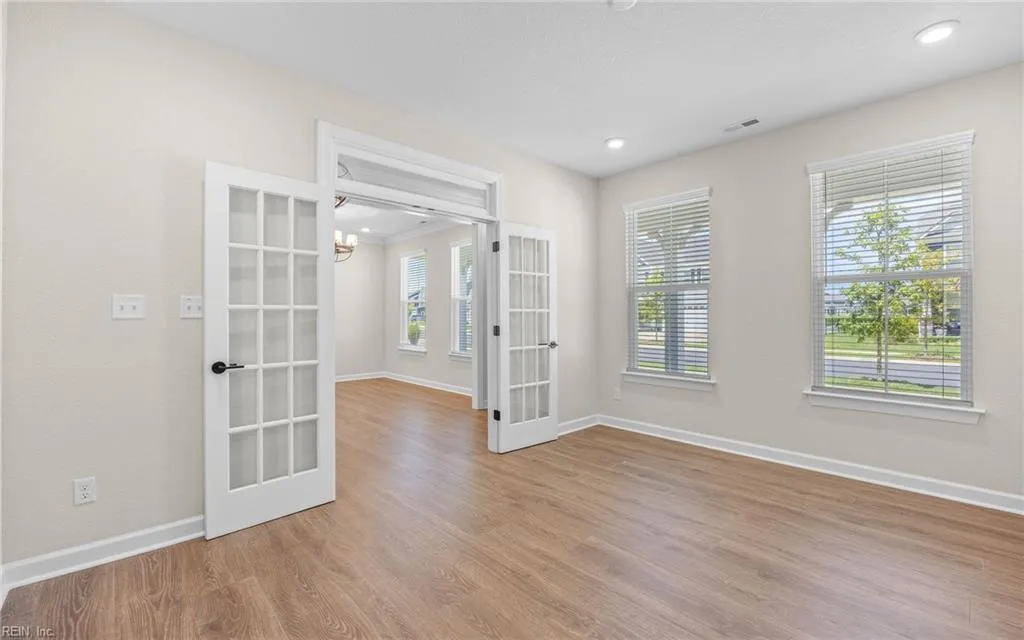 Suffolk, Virginia 23434, United States, 6 Bedrooms Bedrooms, ,4 BathroomsBathrooms,Residential,Active,187513