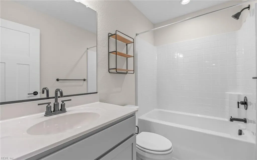 Suffolk, Virginia 23434, United States, 6 Bedrooms Bedrooms, ,4 BathroomsBathrooms,Residential,Active,187513