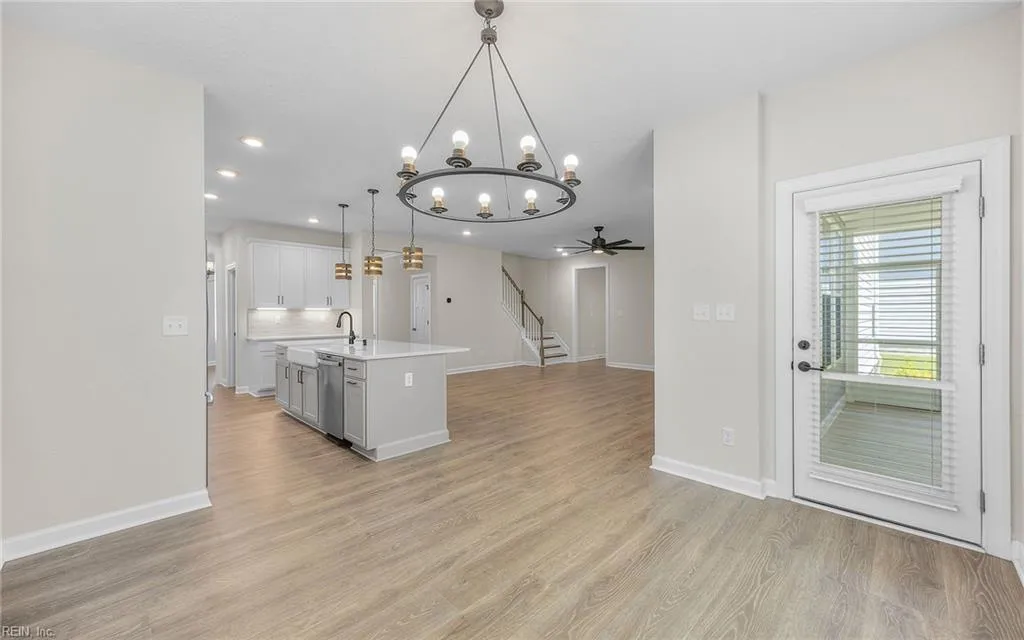 Suffolk, Virginia 23434, United States, 6 Bedrooms Bedrooms, ,4 BathroomsBathrooms,Residential,Active,187513