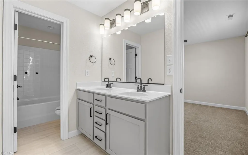 Suffolk, Virginia 23434, United States, 6 Bedrooms Bedrooms, ,4 BathroomsBathrooms,Residential,Active,187513