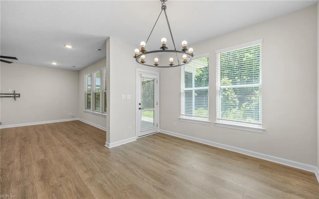 Suffolk, Virginia 23434, United States, 6 Bedrooms Bedrooms, ,4 BathroomsBathrooms,Residential,Active,187513