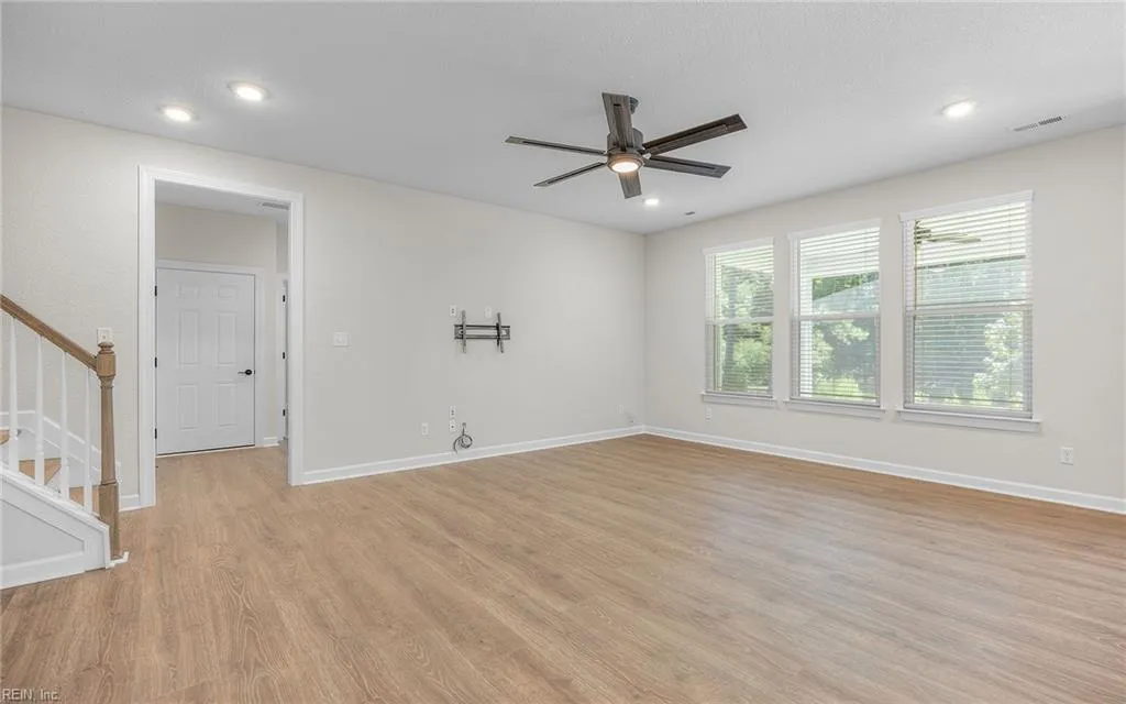 Suffolk, Virginia 23434, United States, 6 Bedrooms Bedrooms, ,4 BathroomsBathrooms,Residential,Active,187513