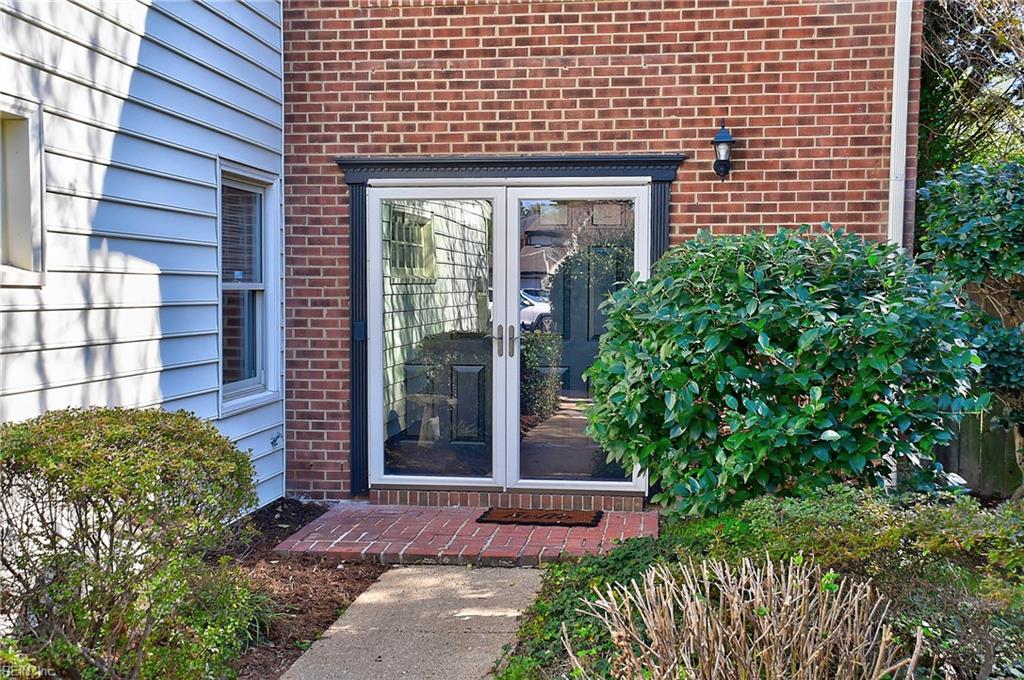 1204 Captain Adams CT