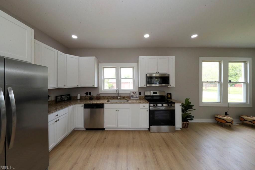 Photo of 1850 Azalea Avenue, Portsmouth, VA 23704 (MLS # 10632198)