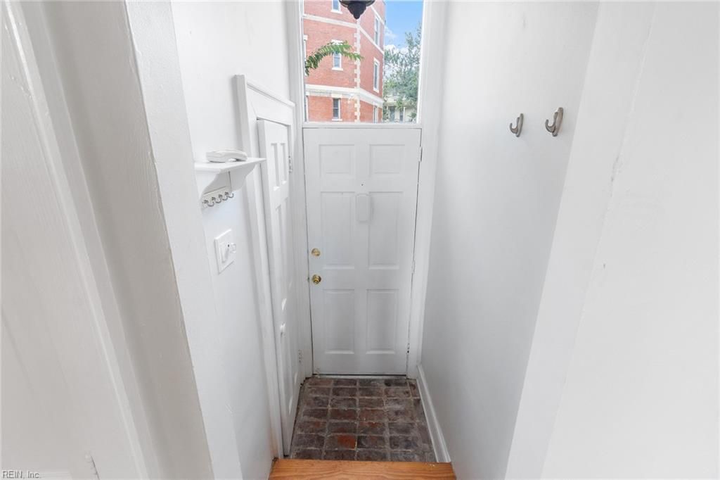 Photo of 407 Warren Crescent #2, Norfolk, VA 23507 (MLS # 10600063)