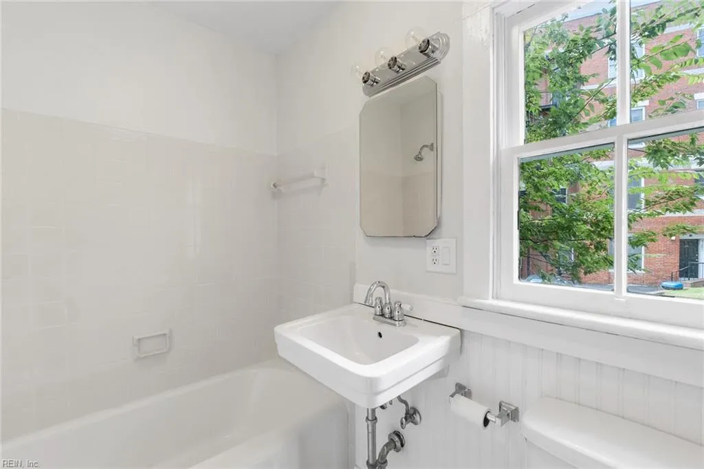 Norfolk, Virginia 23507, United States, 1 Bedroom Bedrooms, ,1 BathroomBathrooms,Residential,Active,201871