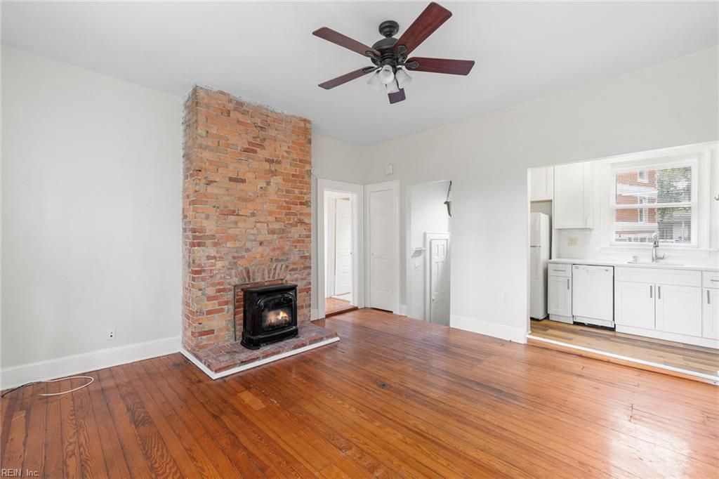 Photo of 407 Warren Crescent #2, Norfolk, VA 23507 (MLS # 10600063)