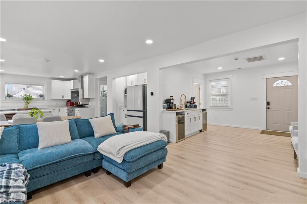 Photo of 512 Lee St Street, Hampton, VA 23669 (MLS # 10623818)