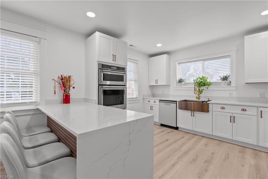 Photo of 512 Lee St Street, Hampton, VA 23669 (MLS # 10623818)