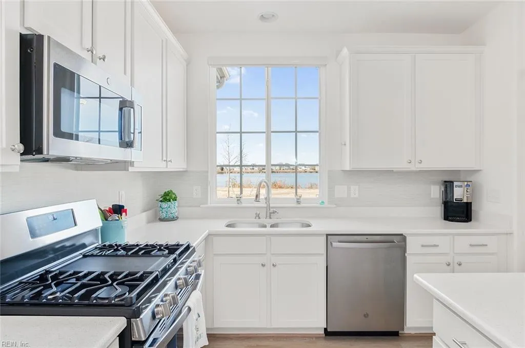 Suffolk, Virginia 23435, United States, 4 Bedrooms Bedrooms, ,3 BathroomsBathrooms,Residential,Pending,12359