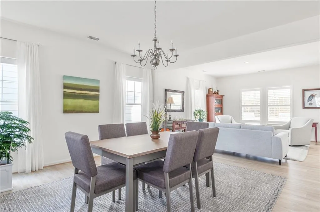 Suffolk, Virginia 23435, United States, 4 Bedrooms Bedrooms, ,3 BathroomsBathrooms,Residential,Pending,12359