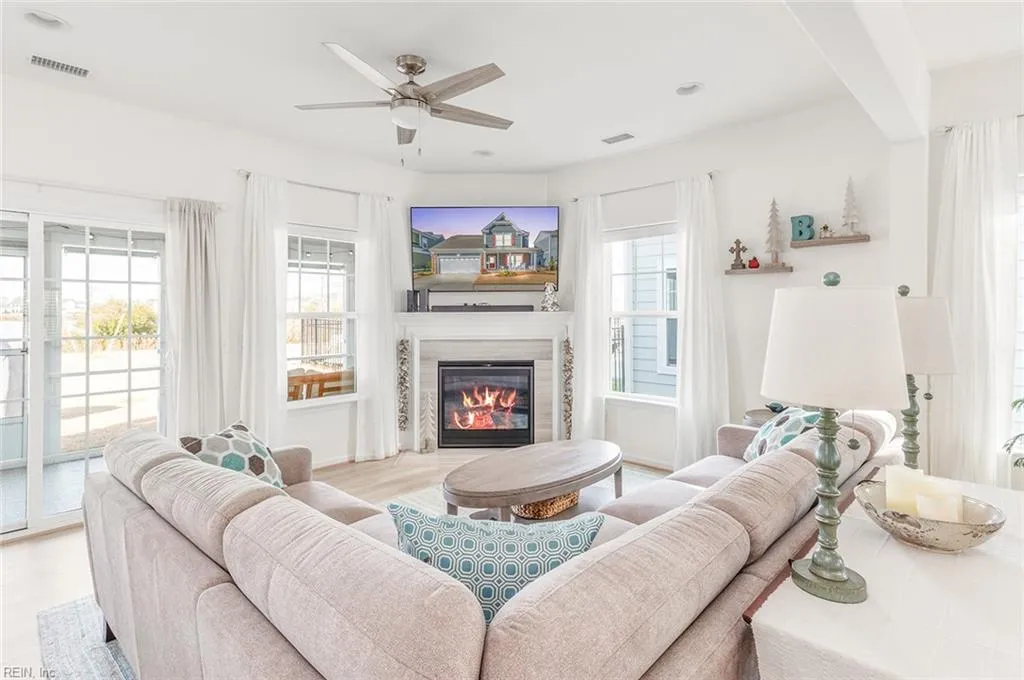 Suffolk, Virginia 23435, United States, 4 Bedrooms Bedrooms, ,3 BathroomsBathrooms,Residential,Pending,12359