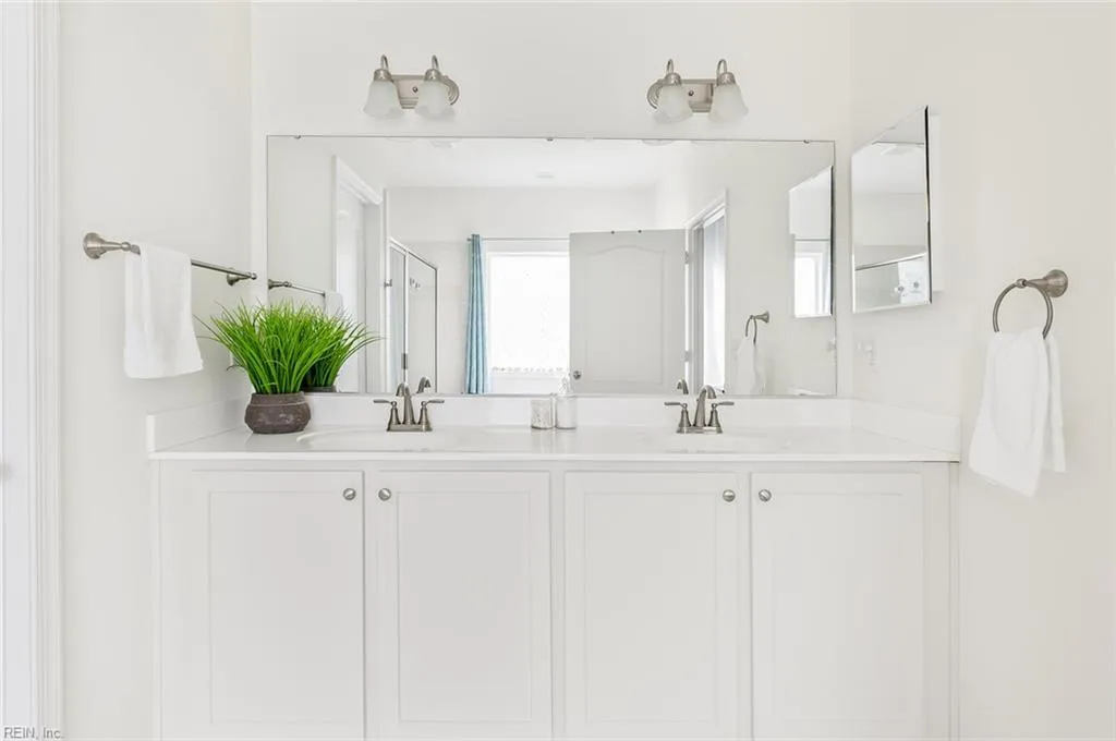 Suffolk, Virginia 23435, United States, 4 Bedrooms Bedrooms, ,3 BathroomsBathrooms,Residential,Pending,12359