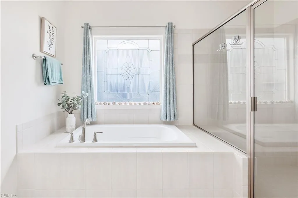 Suffolk, Virginia 23435, United States, 4 Bedrooms Bedrooms, ,3 BathroomsBathrooms,Residential,Pending,12359