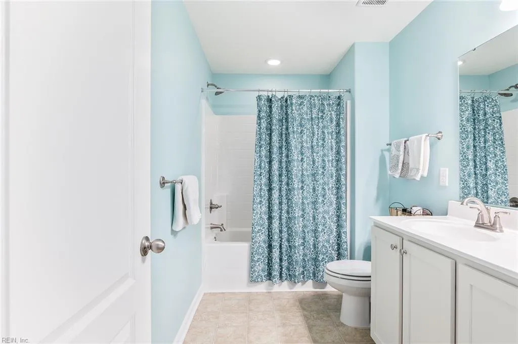 Suffolk, Virginia 23435, United States, 4 Bedrooms Bedrooms, ,3 BathroomsBathrooms,Residential,Pending,12359