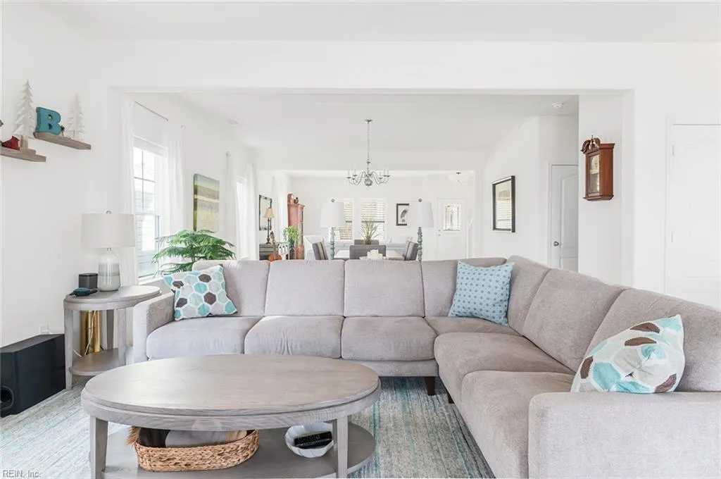 Suffolk, Virginia 23435, United States, 4 Bedrooms Bedrooms, ,3 BathroomsBathrooms,Residential,Pending,12359