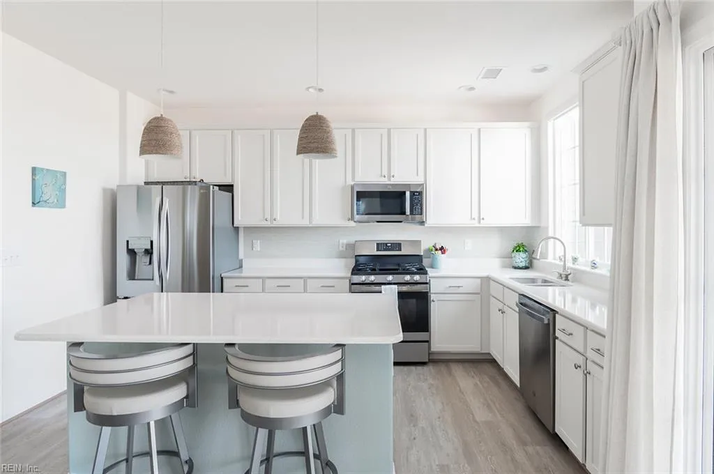 Suffolk, Virginia 23435, United States, 4 Bedrooms Bedrooms, ,3 BathroomsBathrooms,Residential,Pending,12359