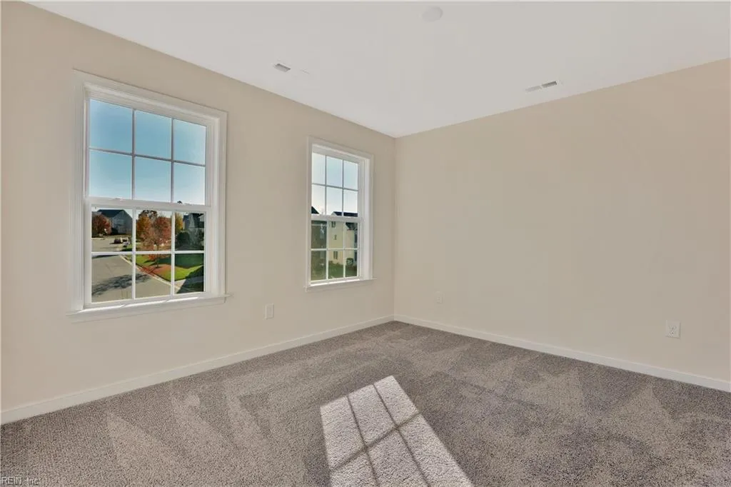 Suffolk, Virginia 23435, United States, 5 Bedrooms Bedrooms, ,4 BathroomsBathrooms,Residential,Pending,208545