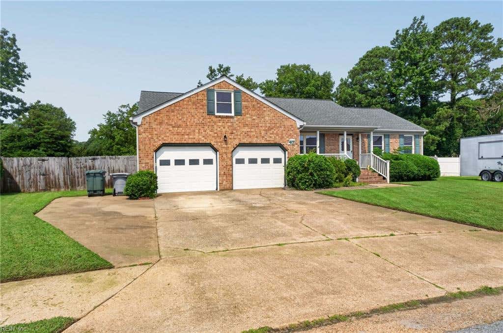 Photo of 47 W River Point Drive, Hampton, VA 23669 (MLS # 10648714)