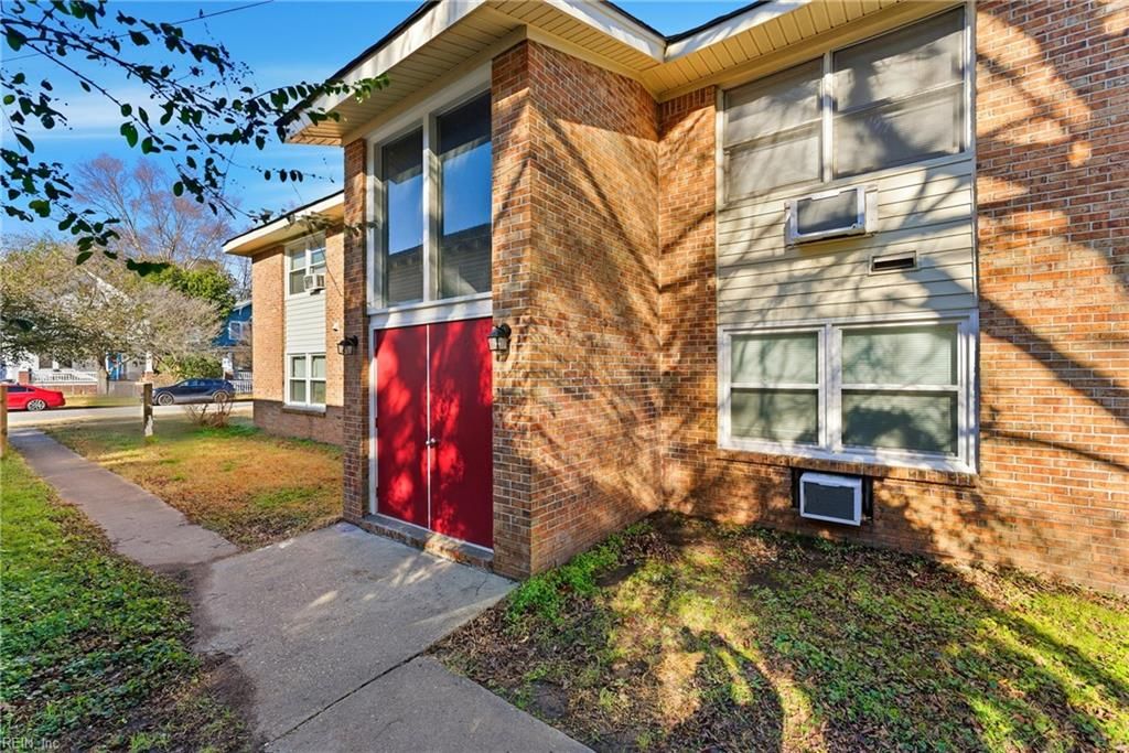 Photo of 243 Maryland Avenue, Portsmouth, VA 23707 (MLS # 10617169)